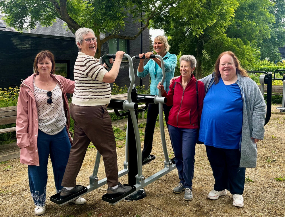 Buitenfitness aan Heuvelhofpark met steun van Kom op voor je wijk