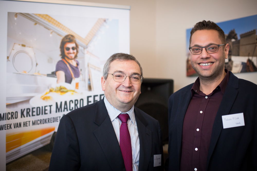 Luc Haegemans (voorzitter microStart) en Muataz Al Zaim (klant microStart/Impulskrediet) 