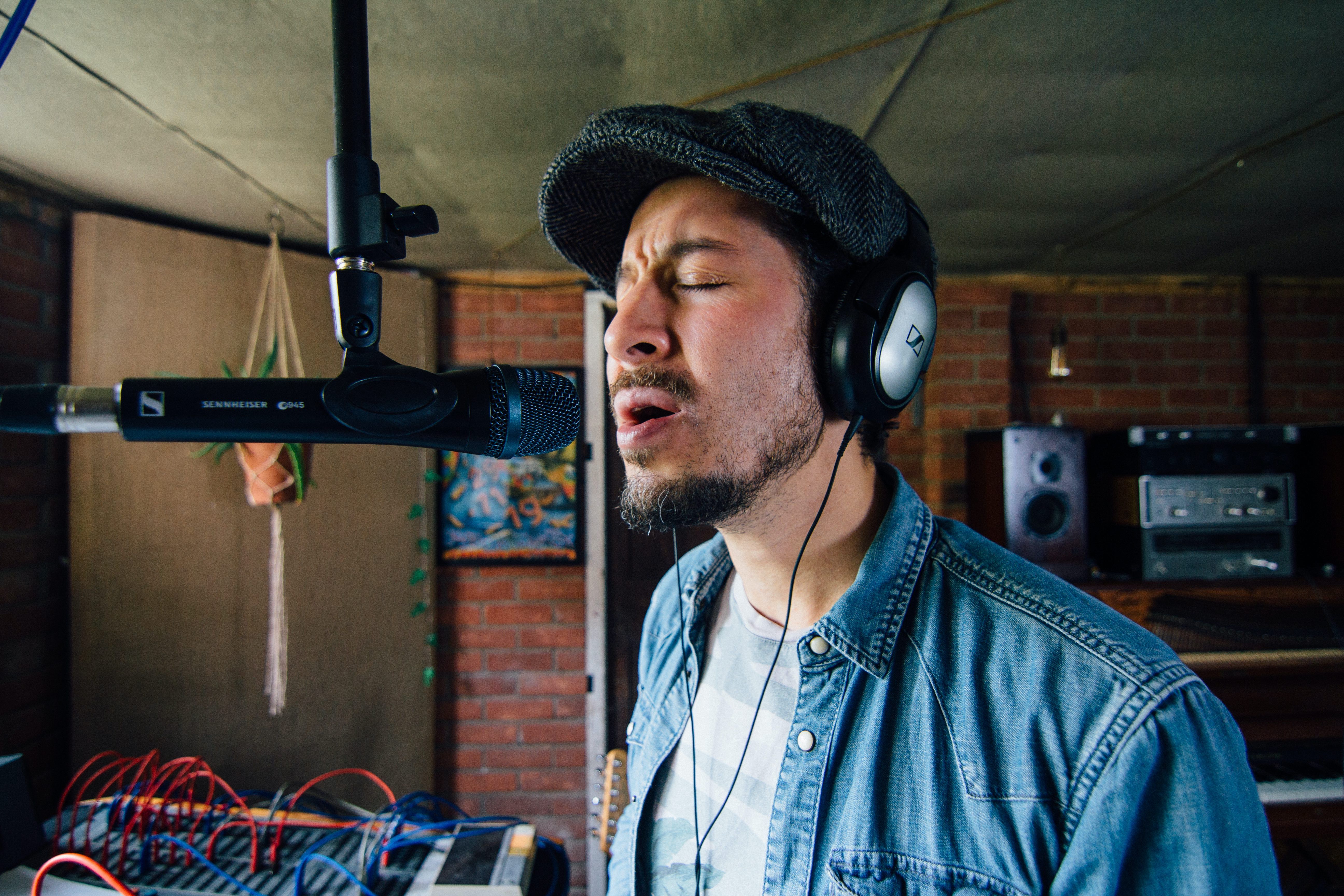 Mamas Gun lead singer Andy Platts using Sennheiser microphone and headphones. Picture credit: ANDY PLATTS