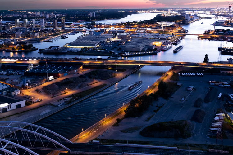 City view from harbour © City of Antwerp | picture Sigrid Spinnox