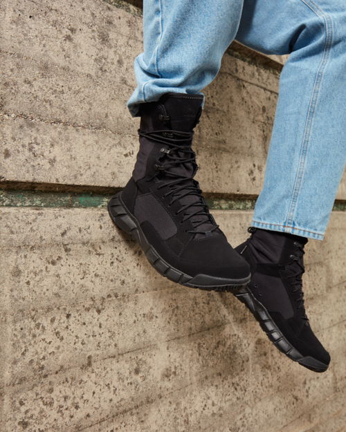OAKLEY COYOTE BOOT LIFESTYLE IMAGE (7)