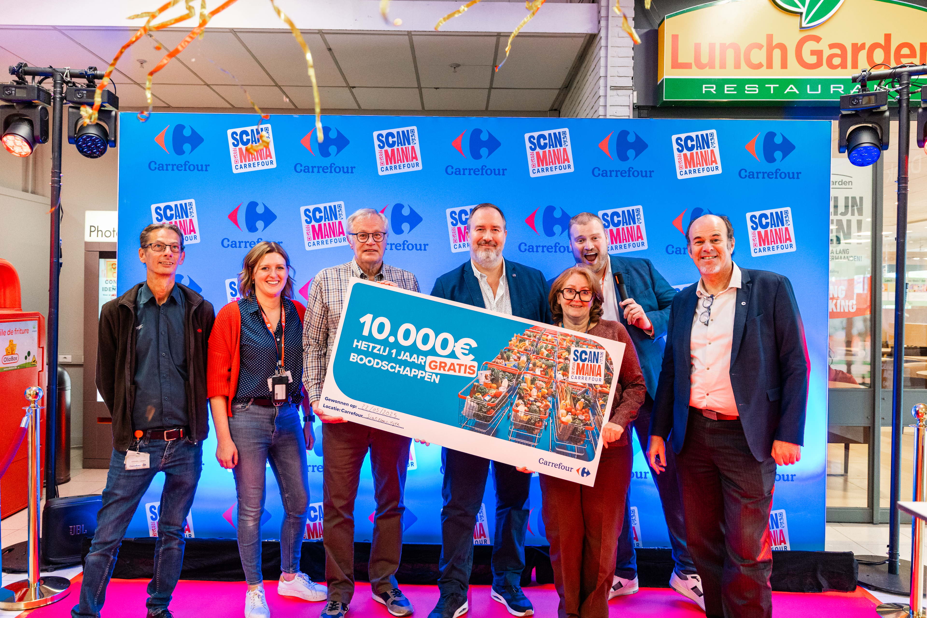 Een klant van de Carrefour Hypermarkt in Sint-Eloois-Vijve wint 10.000 euro aan boodschappen dankzij ScanMania