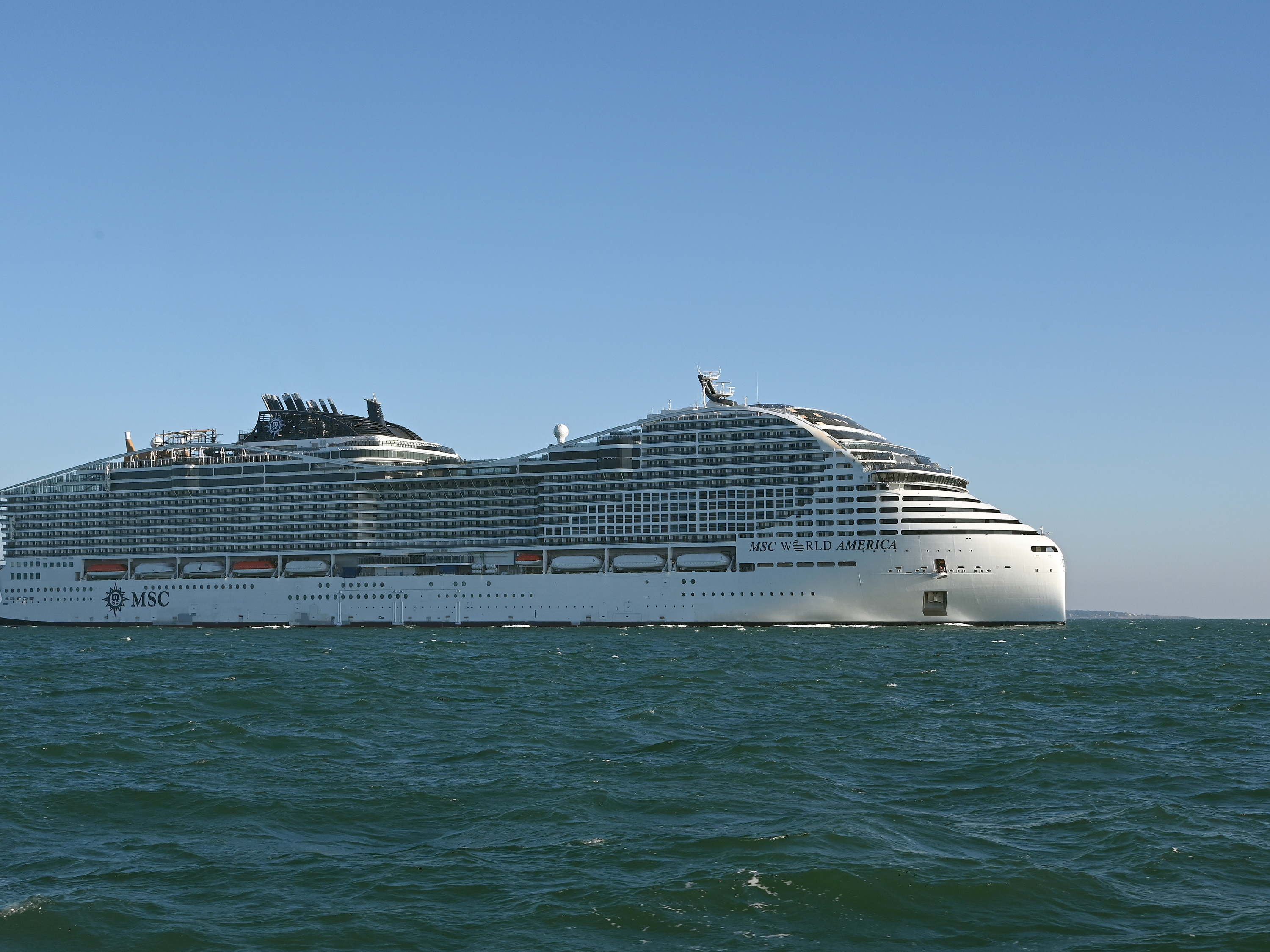 MSC WORLD AMERICA slaagt voor de testen op zee en maakt zich klaar voor de lancering in april