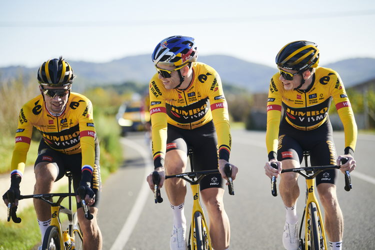 OAKLEY X TEAM JUMBO-VISMA CAMPAIGN IMAGE (2)