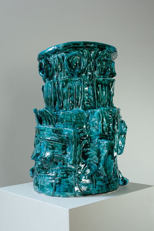 Bela Silva, Depinto de blu, 2020, glazed terracotta, © Margaux Nieto