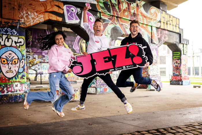 Kersverse JEZ!-ambassadeurs Nora Gharib, Tom De Cock en Jonas Lips trappen de grootste goede doelen-actie voor en door jongeren af