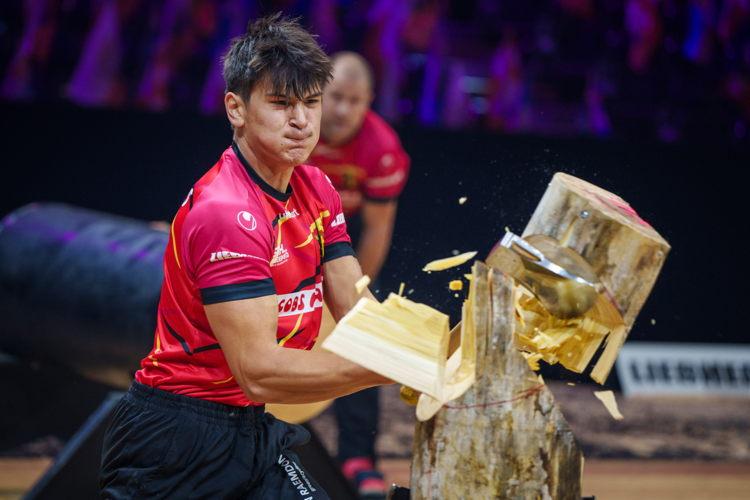 L'équipe belge avec Kamiel Van Raemdonck à la fin de la dernière discipline, le Standing Block Chop. Un nouveau record du Benelux a été établi.