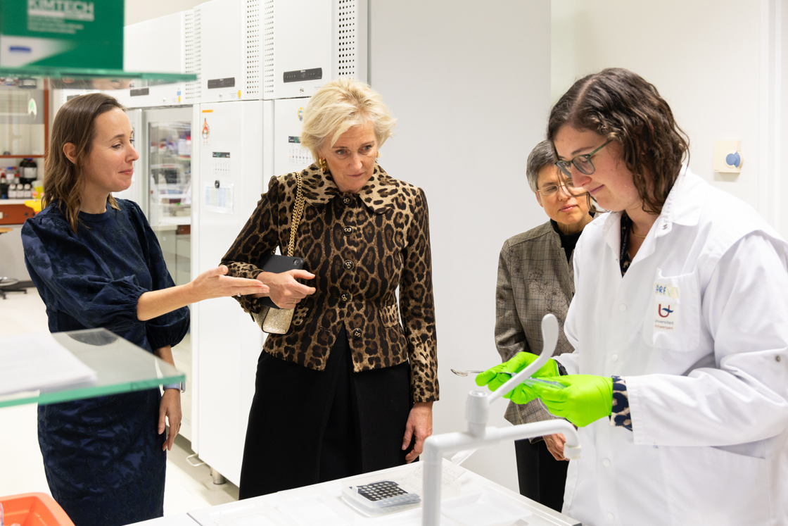 Prinses Astrid bezoekt het VIB-UAntwerpen Centrum voor Moleculaire Neurologie