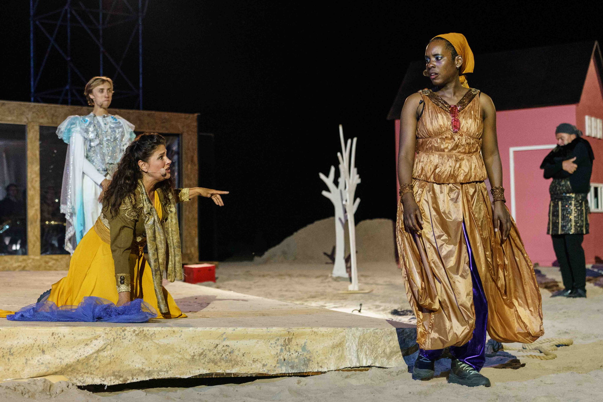 A scene photo from ‘Gronieken’ (© Reyer Boxem) A scene photo from ‘Gronieken’ (© Reyer Boxem)