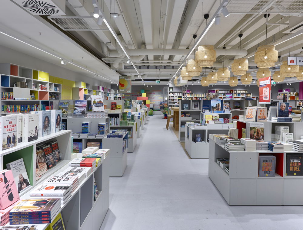 Die 400qm große Filiale orientiert sich am neuen Konzept des im vergangenen November wiedereröffneten Hugendubel Buchshop der Zukunft am Münchner Stachus. Copyright: Bodo Mertoglu