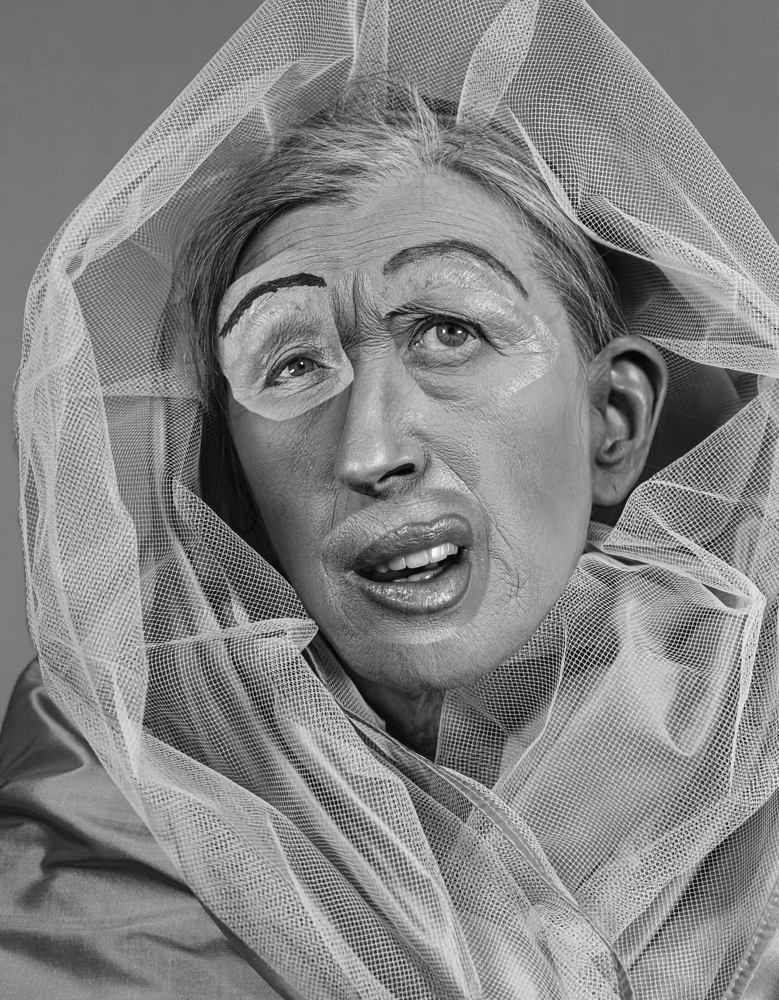 Cindy Sherman, Untitled #648, 2023, Gelatin silver print, 101.6 x 79 cm / 40 x 31 1/8 in © Cindy Sherman. Courtesy the artist and Hauser & Wirth Cindy Sherman, Untitled #648, 2023, Gelatin silver print, 101.6 x 79 cm / 40 x 31 1/8 in © Cindy Sherman. Courtesy the artist and Hauser & Wirth