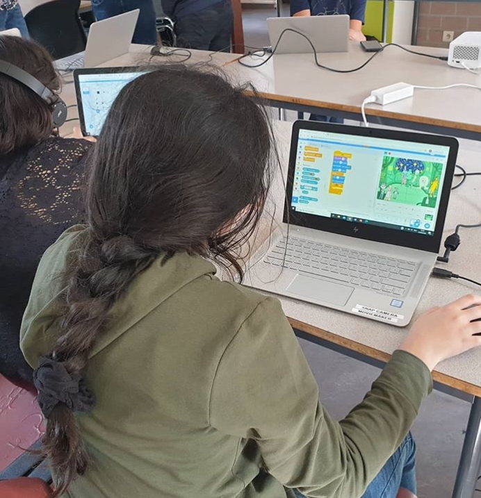 de kinderen van de Leuvense kinderwerkingen programmeren hun eigen game ©Link in de kabel