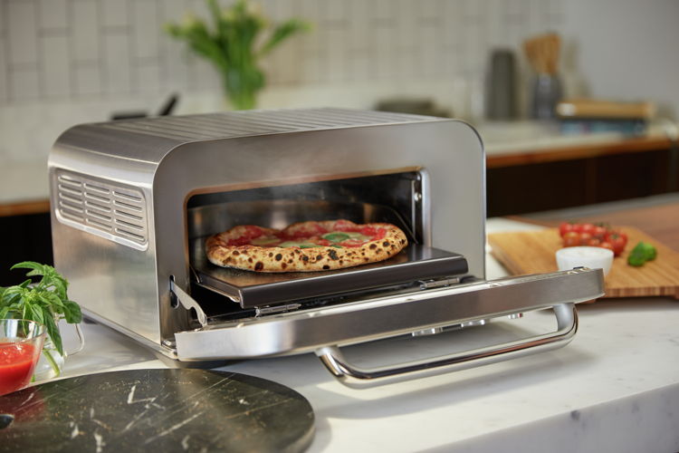 Sage_The Smart Oven Pizzaiolo_Campaignshot _3_EUR829.90