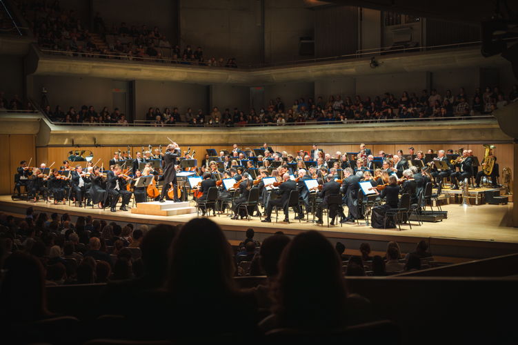 Gustavo Gimeno and the Toronto Symphony Orchestra (Photo by Allan Cabral)