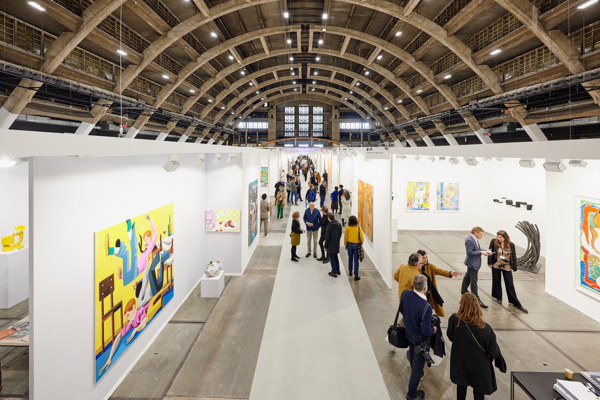 Art Brussels 2024 a célébré sa 40e édition avec des ventes importantes et une scène locale dynamique