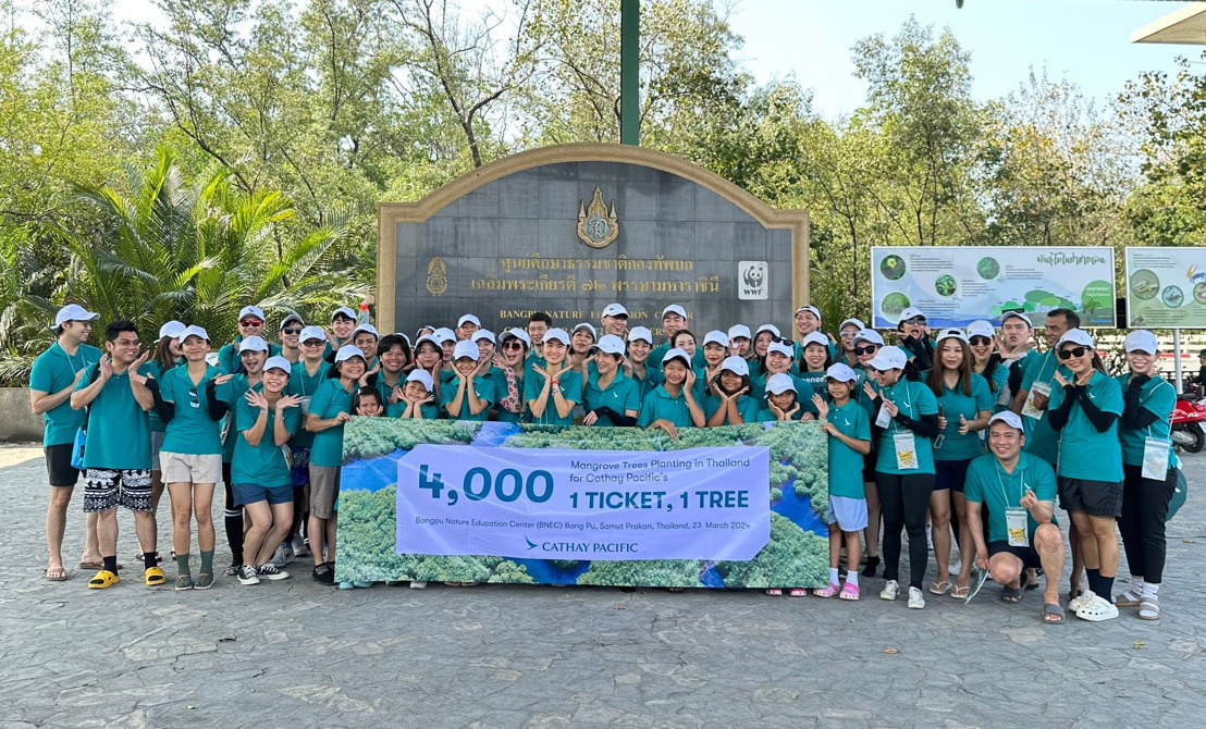 โครงการ บิน 1 เที่ยว ปลูก 1 ต้น ของ Cathay ก้าวสู่เส้นชัยใหม่: นับตั้งแต่ปี 2564 ในเอเชียตะวันออกเฉียงใต้ มีการปลูกต้นไม้ในป่าชายเลนไปแล้ว 30,000 ต้น