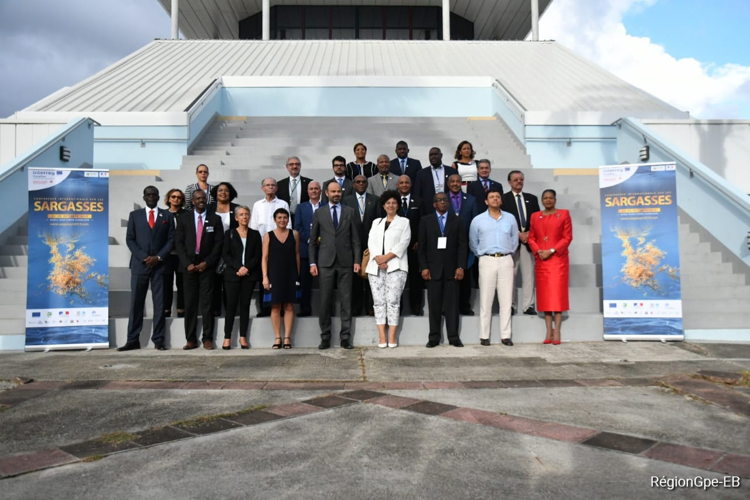 Official photo of the Head of Governments and international delegations after the Summit of the International Conference on Sargassum. © Regional Council of Guadeloupe