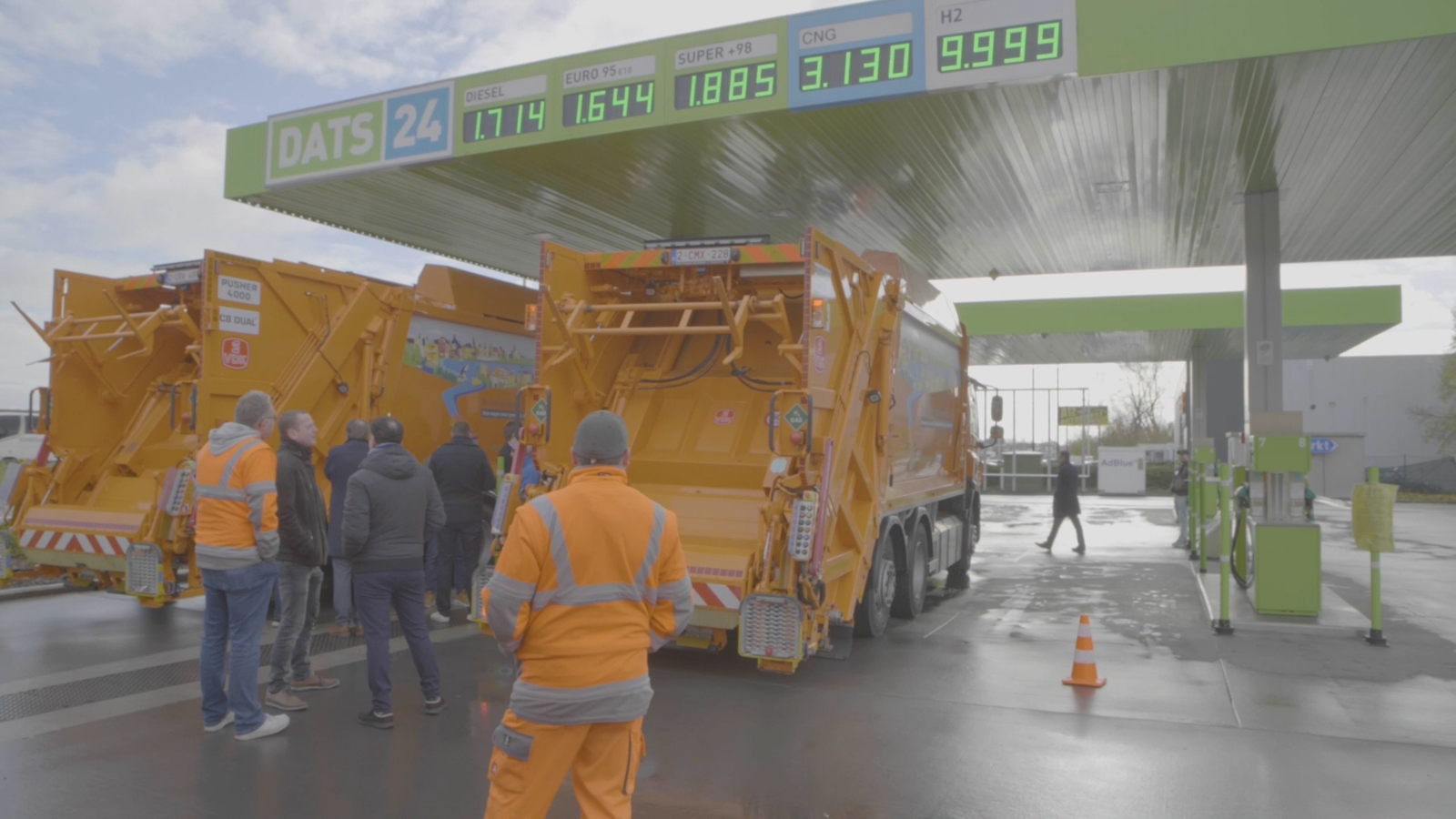 First hydrogenpowered garbage trucks now operating in Antwerp