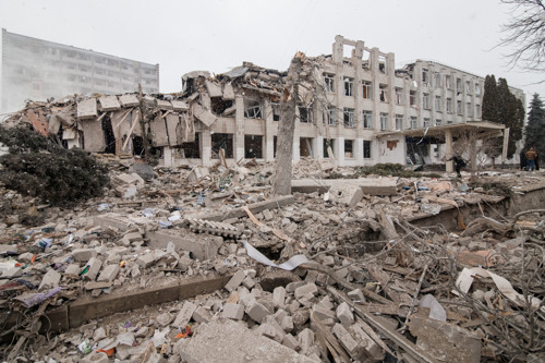 VUB professor joins forces to recycle war debris in Ukraine