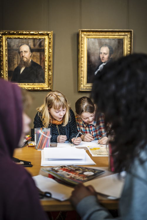 Workshop Cirkelheden in de Erfgoedbibliotheek Hendrik Conscience | foto: LUCID Workshop Cirkelheden in de Erfgoedbibliotheek Hendrik Conscience | foto: LUCID