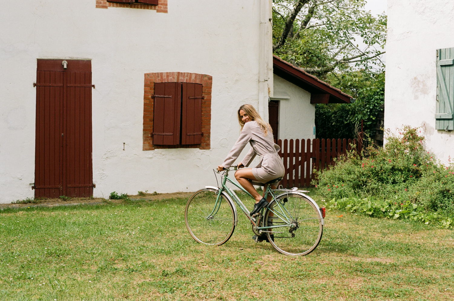 Mardi Editions - Olive blouse ( 145€) and Flore mini-skirt ( 130€) - Linen Vichy