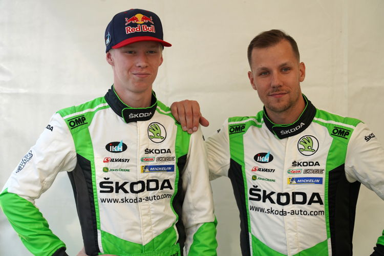 Driving a ŠKODA FABIA R5 evo, Kalle Rovanperä and
navigator Jonne Halttunen enter their home event as
leaders of the WRC 2 Pro category standings.