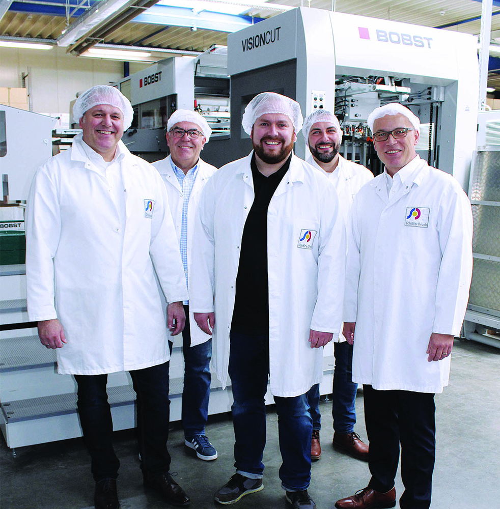 Making sure that production at Schäfer Druck & Verpackung runs smoothly around the clock (from left): Michael Kleefisch (Service Bobst Meerbusch), Udo Schäfer, Timo Schäfer, Mike Stein (Service Bobst Meerbusch) and Volker Claus (Sales Bobst Meerbusch) Making sure that production at Schäfer Druck & Verpackung runs smoothly around the clock (from left): Michael Kleefisch (Service Bobst Meerbusch), Udo Schäfer, Timo Schäfer, Mike Stein (Service Bobst Meerbusch) and Volker Claus (Sales Bobst Meerbusch)