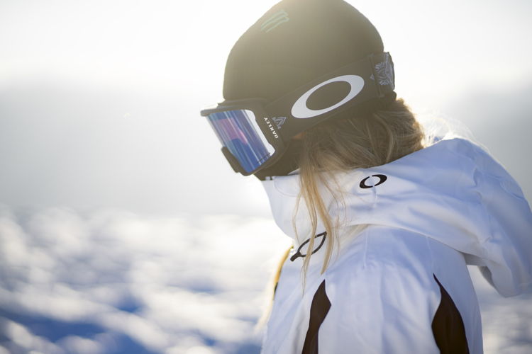 OAKLEY THERMONUCLEAR PROTECTION COLLECTION - LIFESTYLE IMAGE (7)