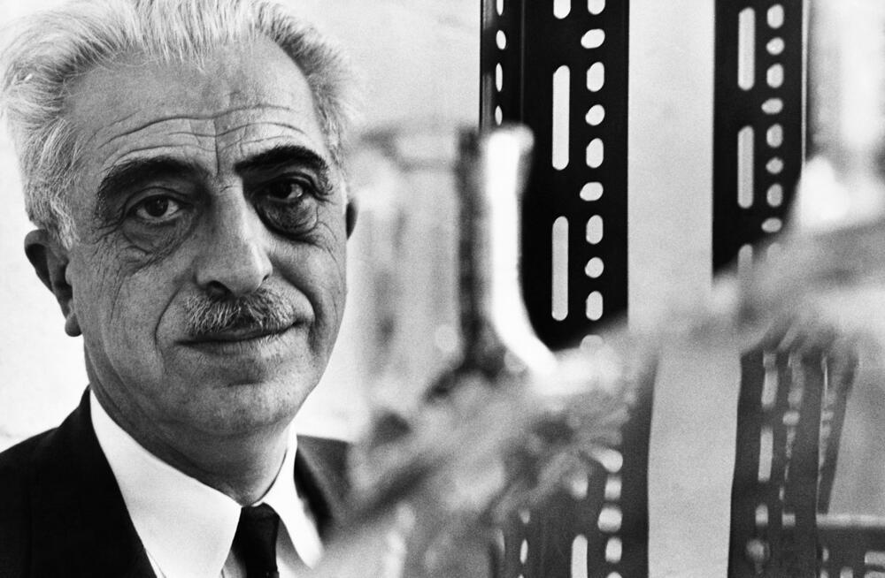 Dr Gregory Pincus, American biologist who developed the birth control pill. AKG9365538 ©akg-images / sciencesource / Inger McCabe Dr Gregory Pincus, American biologist who developed the birth control pill. AKG9365538 ©akg-images / sciencesource / Inger McCabe