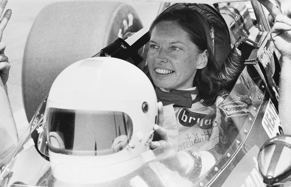 Portrait of race car driver Janet Guthrie preparing for a test race before the 1976 Trentonian 200. AKG8125365 ©akg-images / Bettye Lane/ SCIENCE SOURCE