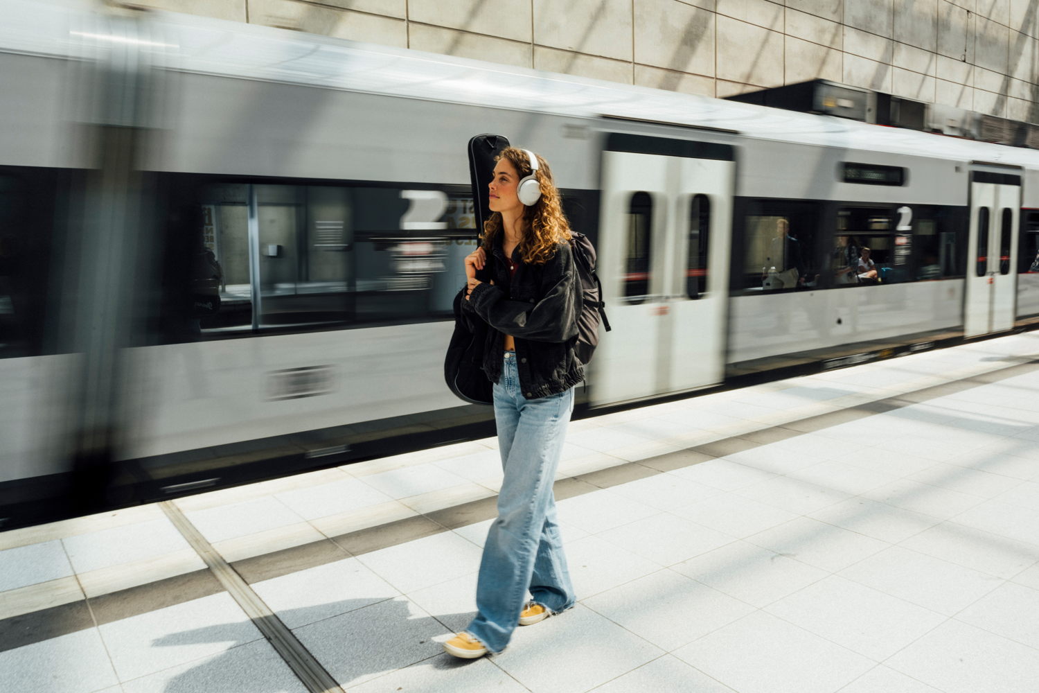 PIC_AVENTHO300_24-07_City-Girl-Trainstaion_v6