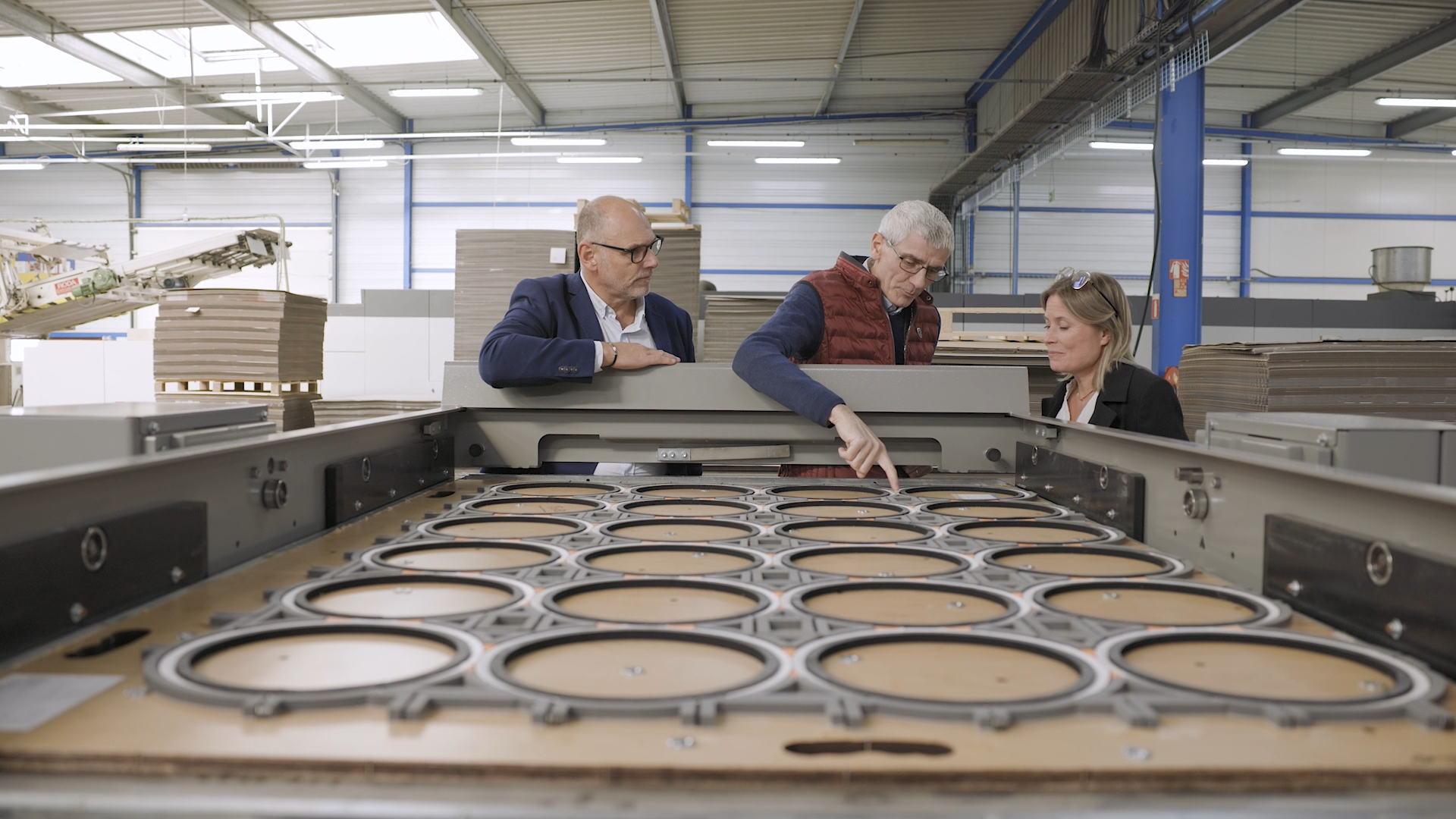 From left to right: Christophe Normand (Co-Director Cartonnages Vaillant), Bruno Dellanoy (Director Cartonnages Vaillant) and Sophie Baratay (New Products Project Manager PL DSF, BOBST). From left to right: Christophe Normand (Co-Director Cartonnages Vaillant), Bruno Dellanoy (Director Cartonnages Vaillant) and Sophie Baratay (New Products Project Manager PL DSF, BOBST).