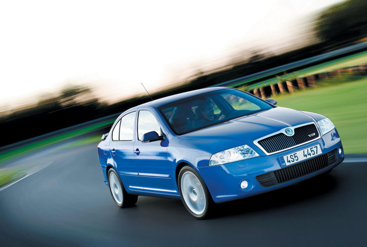 In a first for ŠKODA, the second-generation
OCTAVIA RS is offered not only with a powerful petrol
engine but also with a 2.0 TDI delivering
125 kW (170 PS).