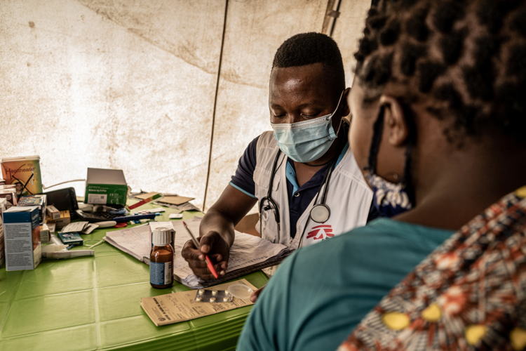 Cabo Delgado: Nicuapa IDP sites
Physician, Nazario Jaime, is seen during a consultation with a patient living in the Nicuapa site in Cabo Delgado province. The camp is now home to internally displaced people who have been forced to flee fighting in Mozambique’s northern most province. Photographer: Tadeu Andre