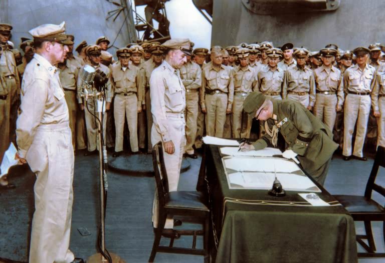 The signing of the unconditional surrender of Japan on the US battlship "Missouri" in Tokyo Bay on 2 September 1945.AKG7771973 © akg-images