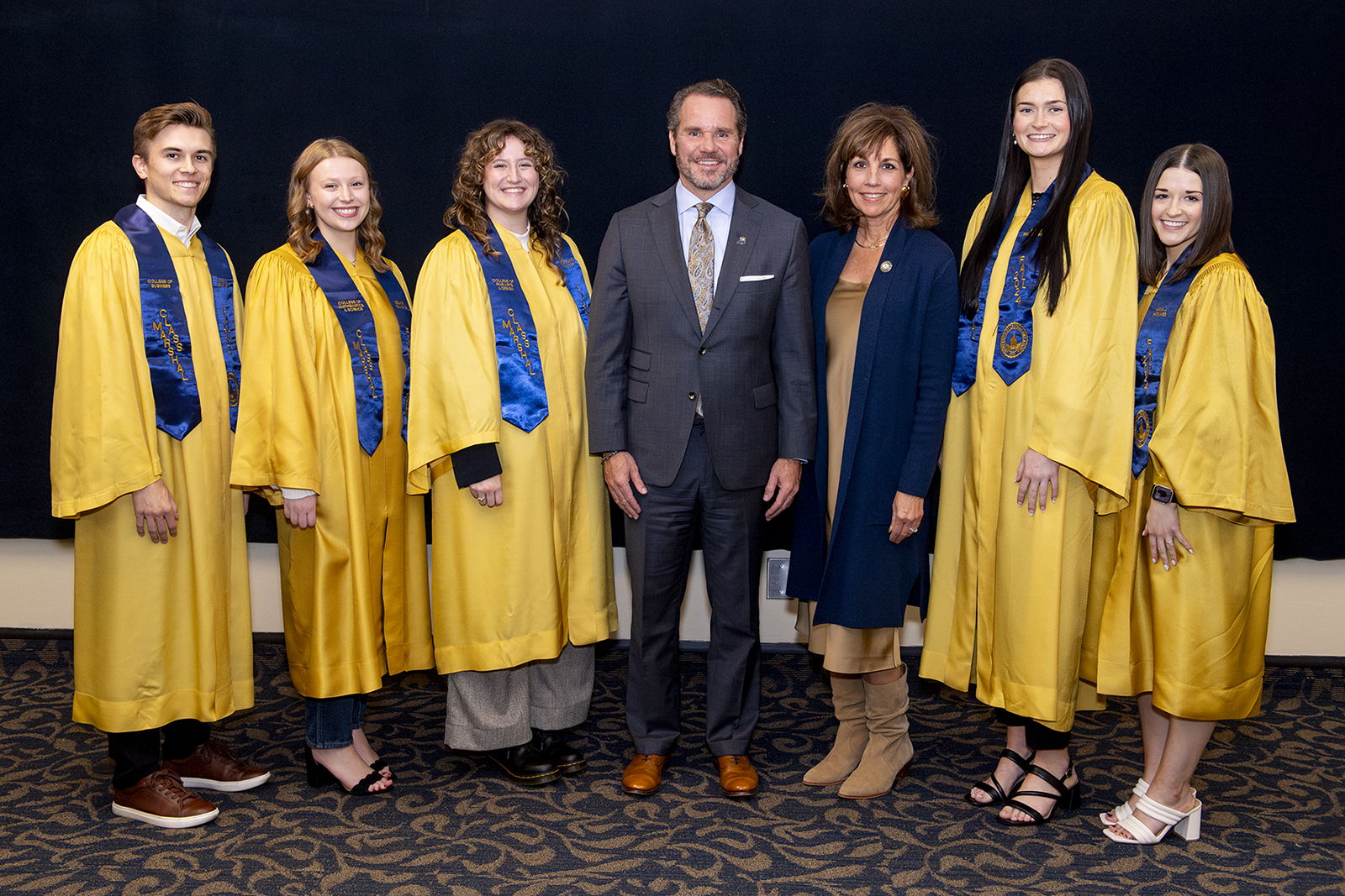 UCO President Todd G. Lamb and First Lady Monica Lamb pose with a group of students.