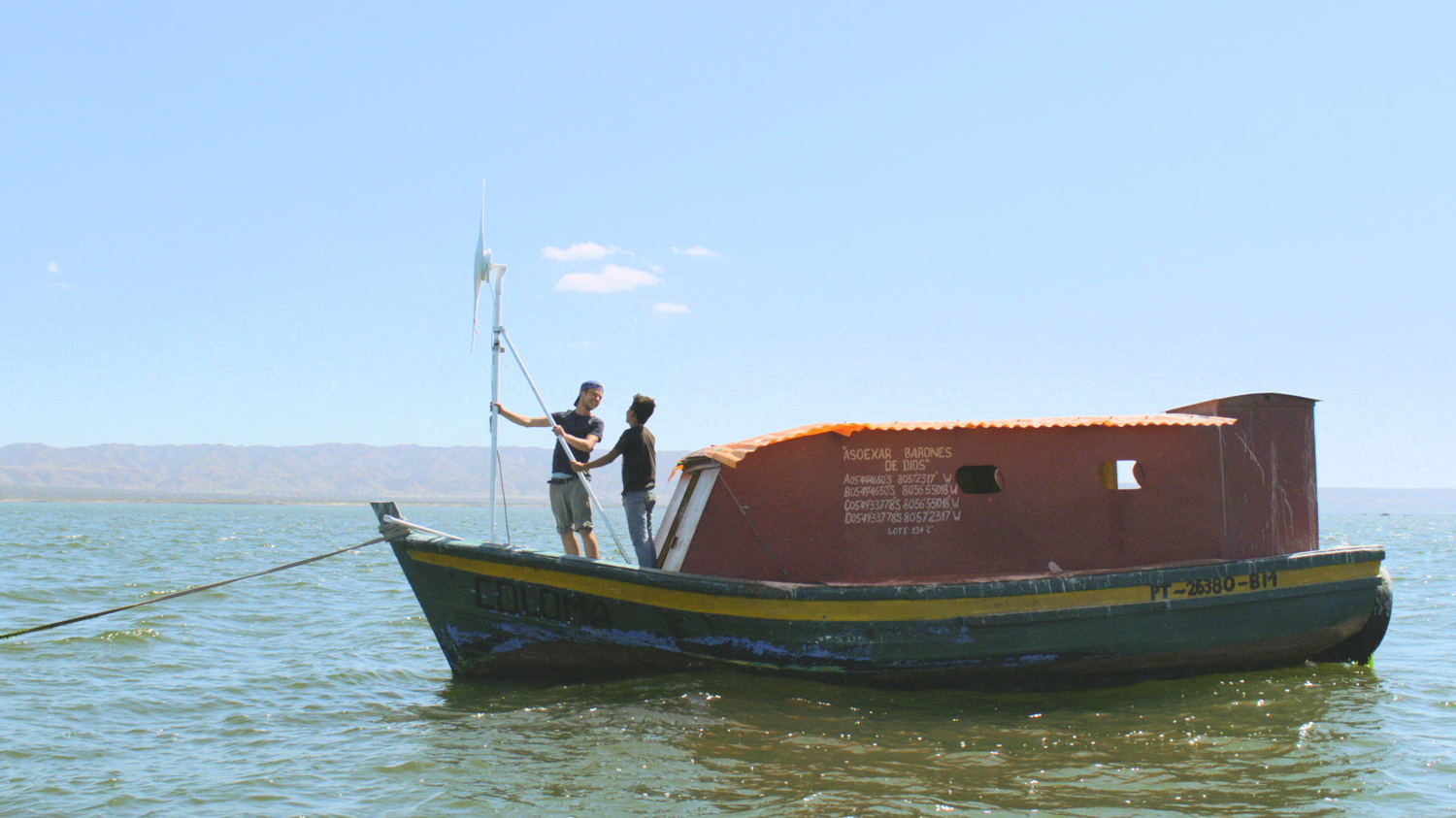 Goed gezien! - Leonard en Alexis op een windmolenboot - (c) Padaboem