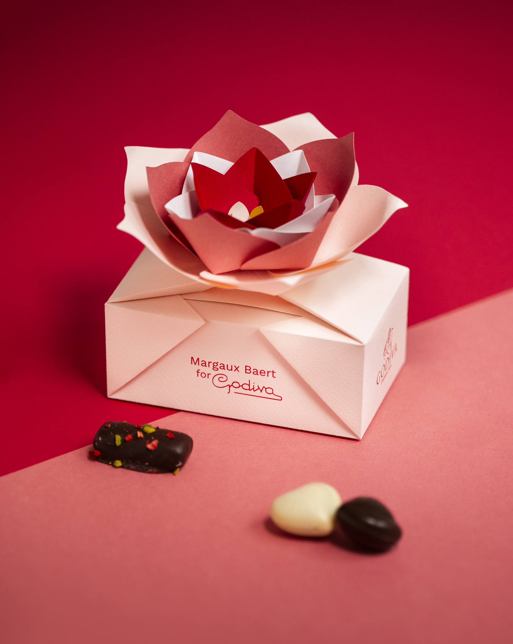 GODIVA en Margaux Baert vieren de liefde met een limited edition Valentijnsballotin
