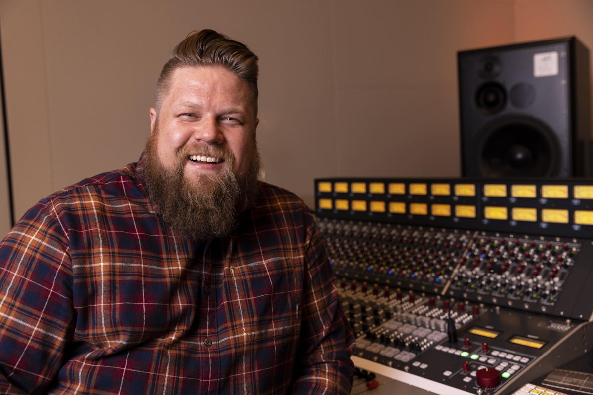 Sweetwater Studios Producer/Engineer Shawn Dealey