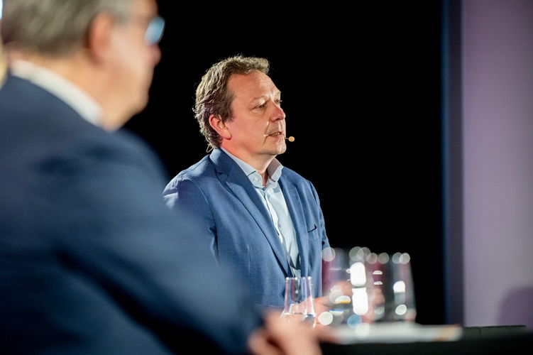 Persconferentie met Burgemeester De fauw, Havenschepen Annick De Ridder, CEO Jacques Vandermeiren en CEO Tom Hautekiet (copyright Jan Darthet)