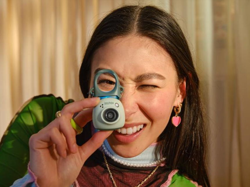 INSTAX Pal zet kleine momenten om in dierbare herinneringen