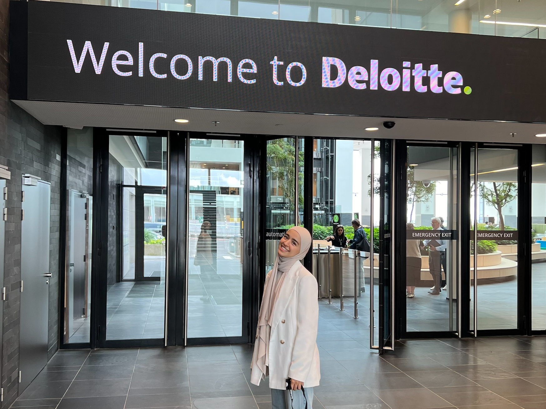 Van campus naar corporate: Iman's stage-ervaring bij Deloitte