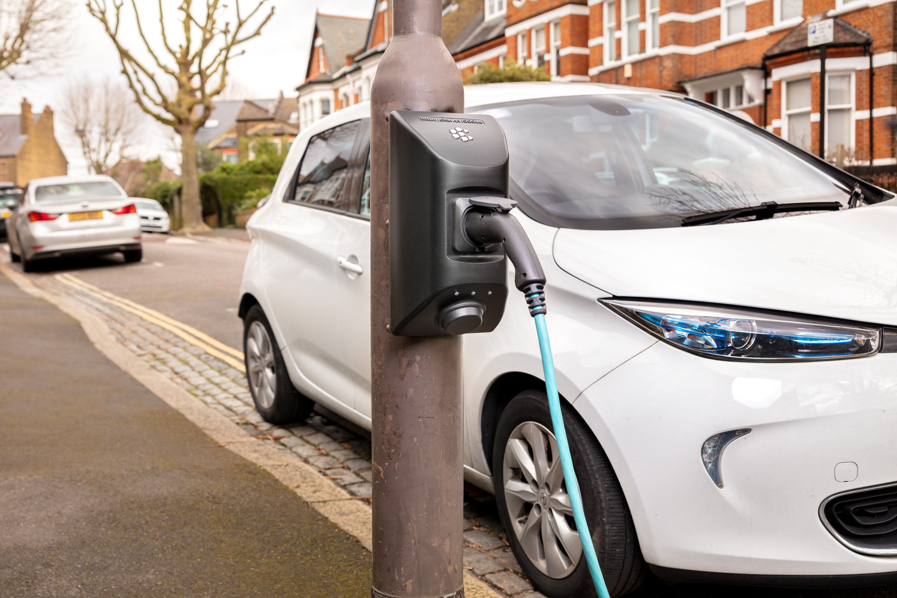 char.gy’s lamppost on-street charging points supply 100% renewable energy and provide a solution to city-dwelling EV owners who lack off-street parking.