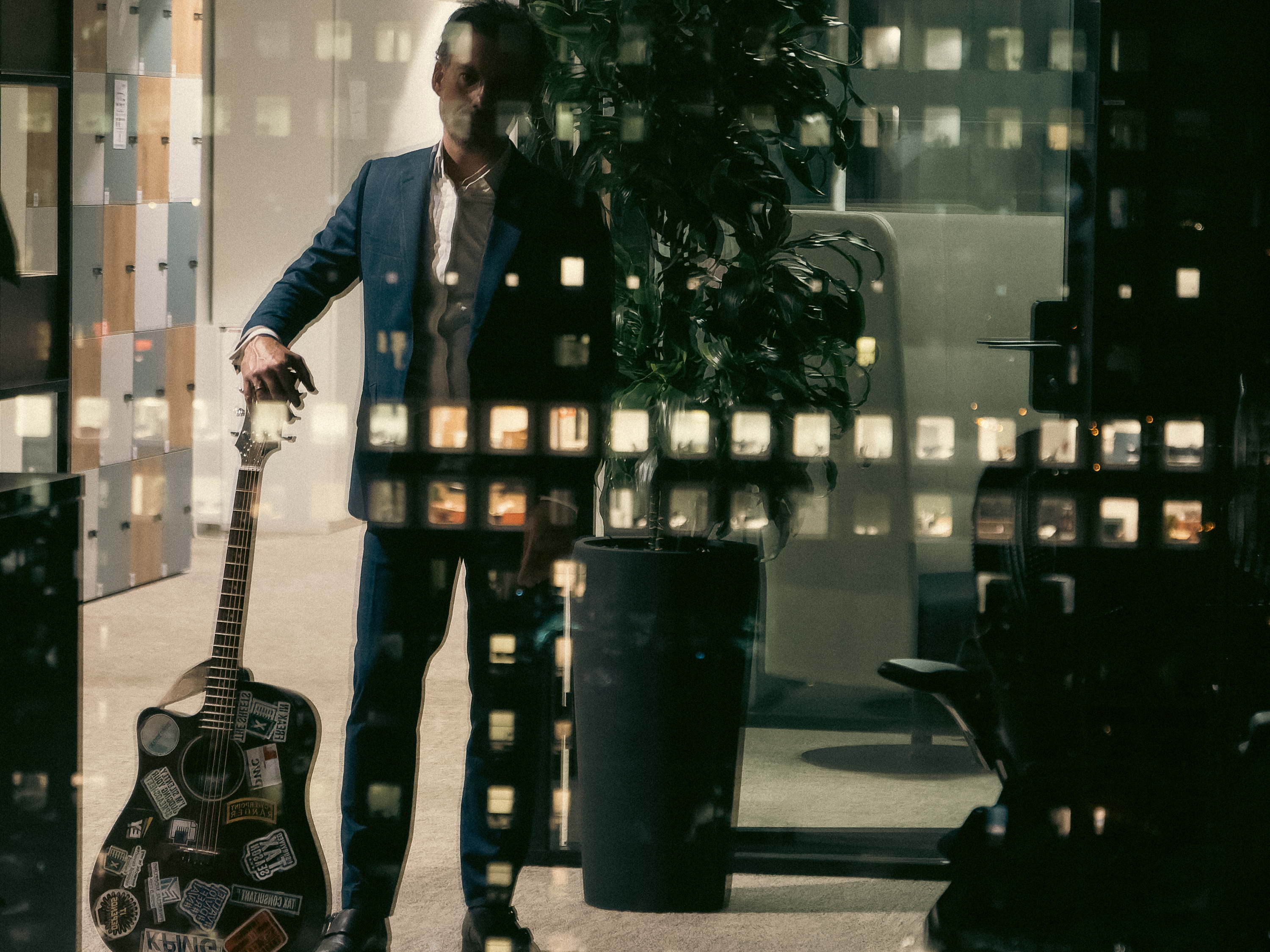 REVERSE CHARGE – SOME CALL IT HOME : LE ROCK CORPORATE QUI TROUVE SON HUMANITÉ