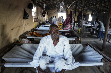 Ibrahim Mohammed, 73 years old and displaced from Al Jazirah State, is a patient in the MSF cholera isolation centre in Al Gedaref city. November 2024.