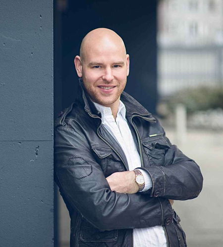 Derek Welton (bass-baritone)