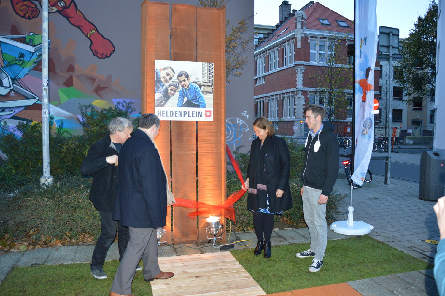 Inhuldiging Heldenplein -  Habbekrats & Uniqlo