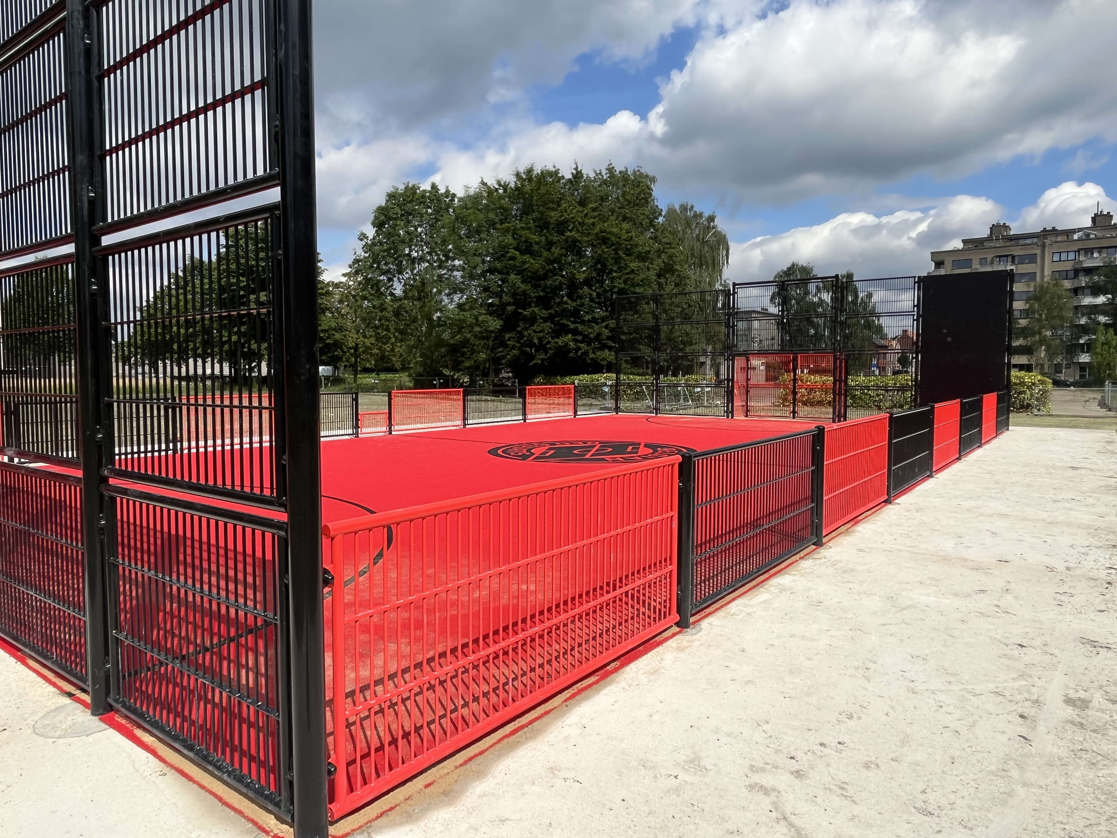 Ambassadeurs Alderweireld en Cayman openen Belgian Red Court Rozemaai