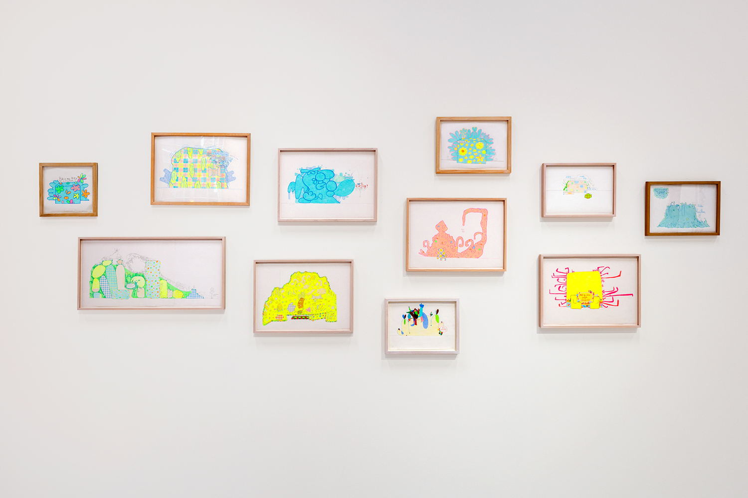Lily van der Stokker, werken in de tentoonstelling 'I Hit You With A Flower' in Stedelijk Museum Schiedam, met ook de aanwinsten: 'Experimental art by my Grandmother', 2011; Baby, another baby', 2006, en 'Lekker Huilen', 2006. Foto: Aad Hoogendoorn