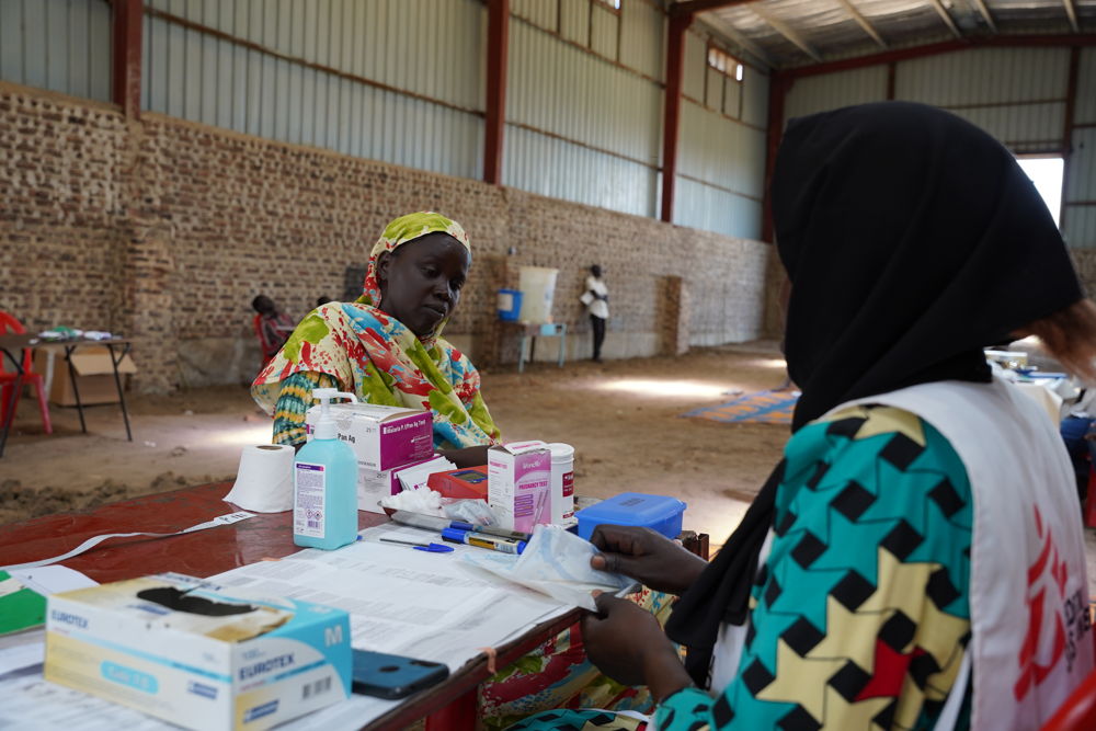 Treza Noyul, a South Sudanese returnee, seeks medical consultation in a mobile clinic run by MSF at the Riverside transit site in Renk town, Upper Nile State, South Sudan. Copyright - Nasir Ghafoor/MSF Treza Noyul, a South Sudanese returnee, seeks medical consultation in a mobile clinic run by MSF at the Riverside transit site in Renk town, Upper Nile State, South Sudan. Copyright - Nasir Ghafoor/MSF